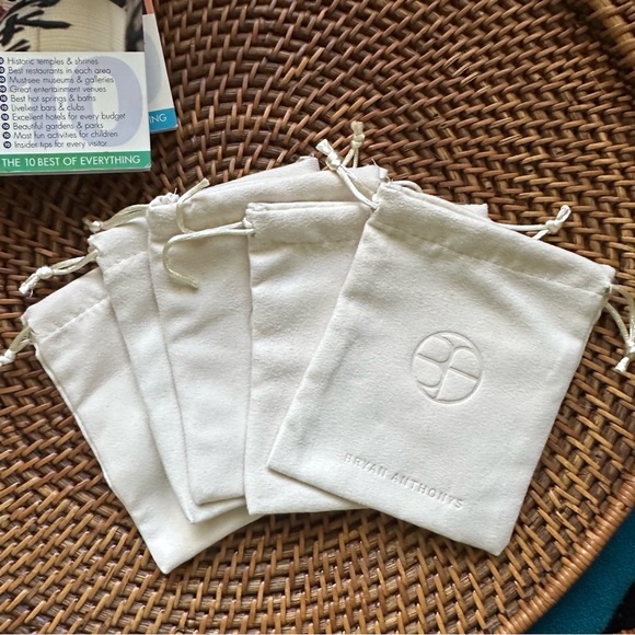 BRYAN ANTHONYS Cream Velvet Touch Jewelry Pouch Dust Bags Lot of 5 - Picture 1 of 3